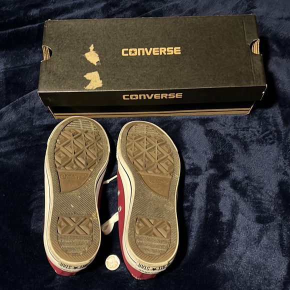 🛑 Converse Maroon and White Lowtops - Picture 2 of 4